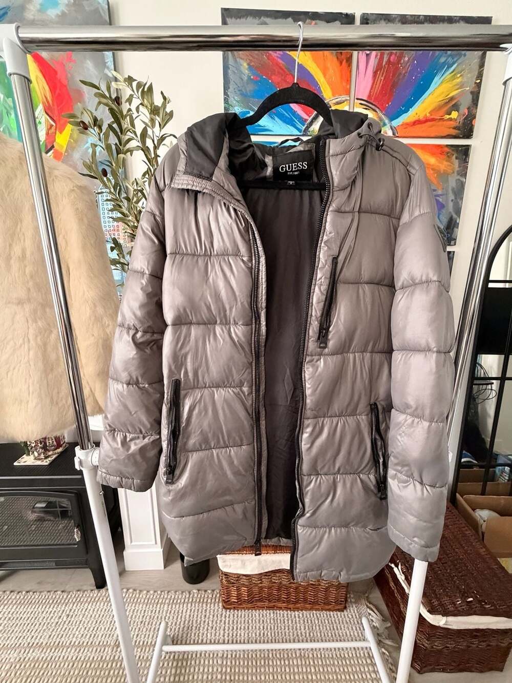 Men’s Guess Puffer Jacket Size M Gray Quilted Hooded Winter Coat Streetwear